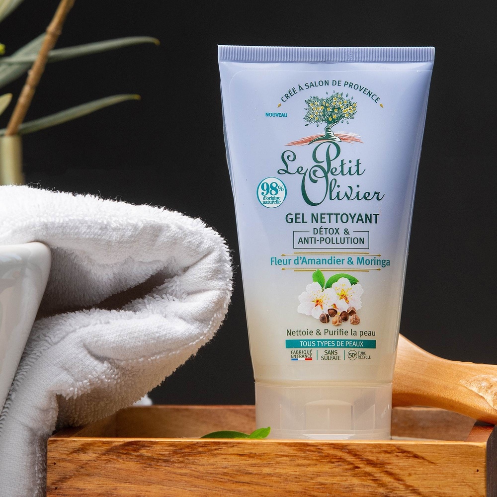 le petit olivier Gel Nettoyant Détox & Anti-Pollution Fleur d'Amandier & Moringa Gel Nettoyant - Tous Types de Peaux