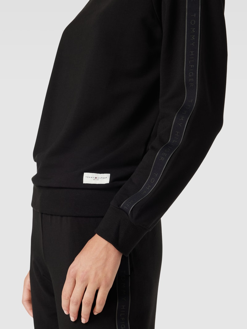 Sweatshirt mit Rundhalsausschnitt in schwarz