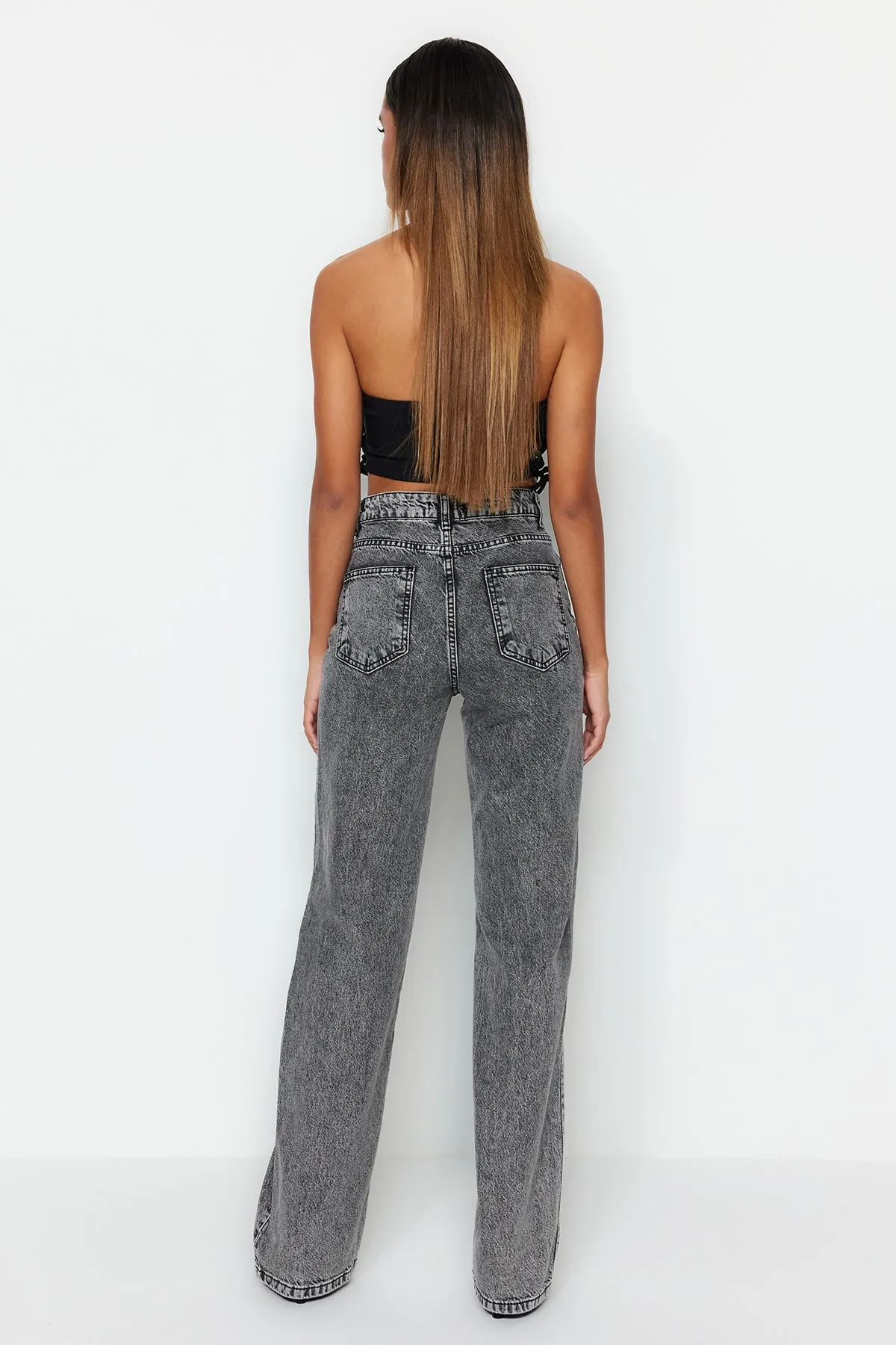 Trendyol Collection  Graue Jeans mit hoher Taille und weitem Bein TWOSS23JE00106