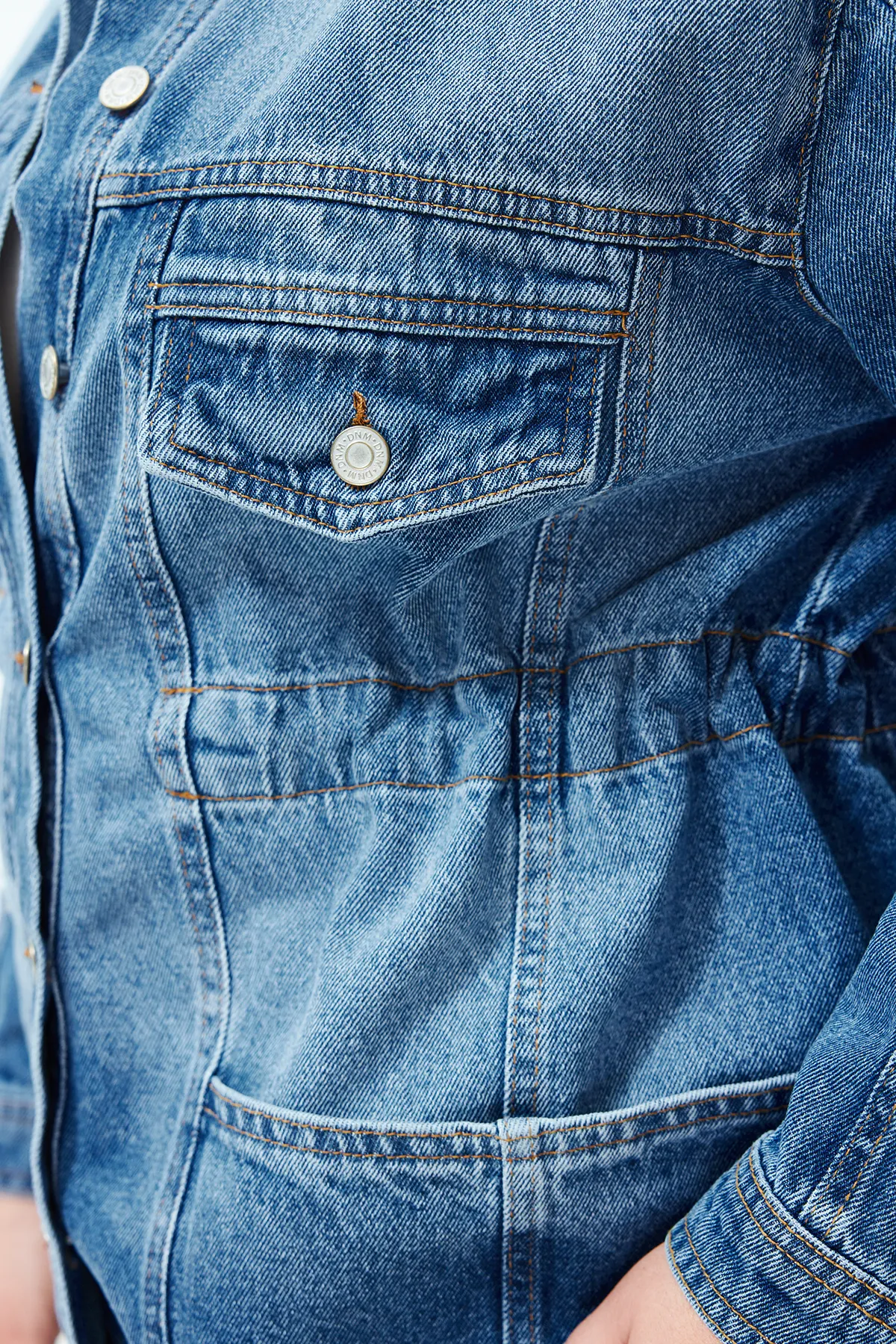 Trendyol Curve  Blaue Oversize-Jeansjacke TBBSS24AG00001