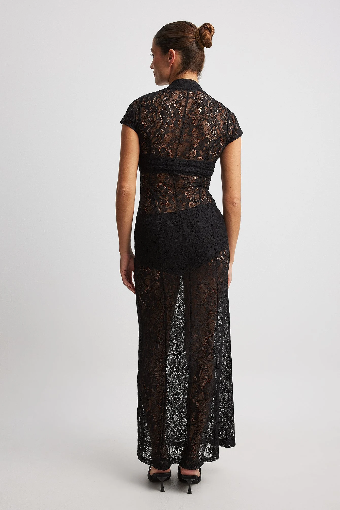 Kurzärmeliges Maxikleid mit Spitze