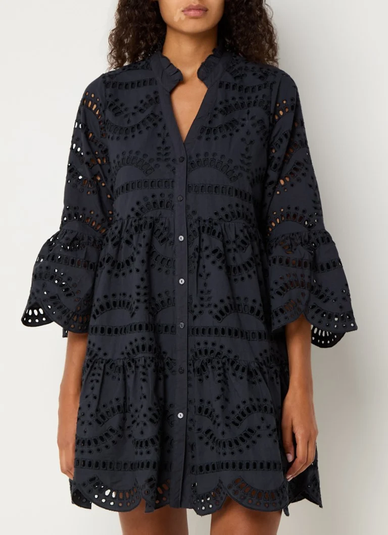Abito corto a blusa Vanessa di Co'Couture con motivo traforato.