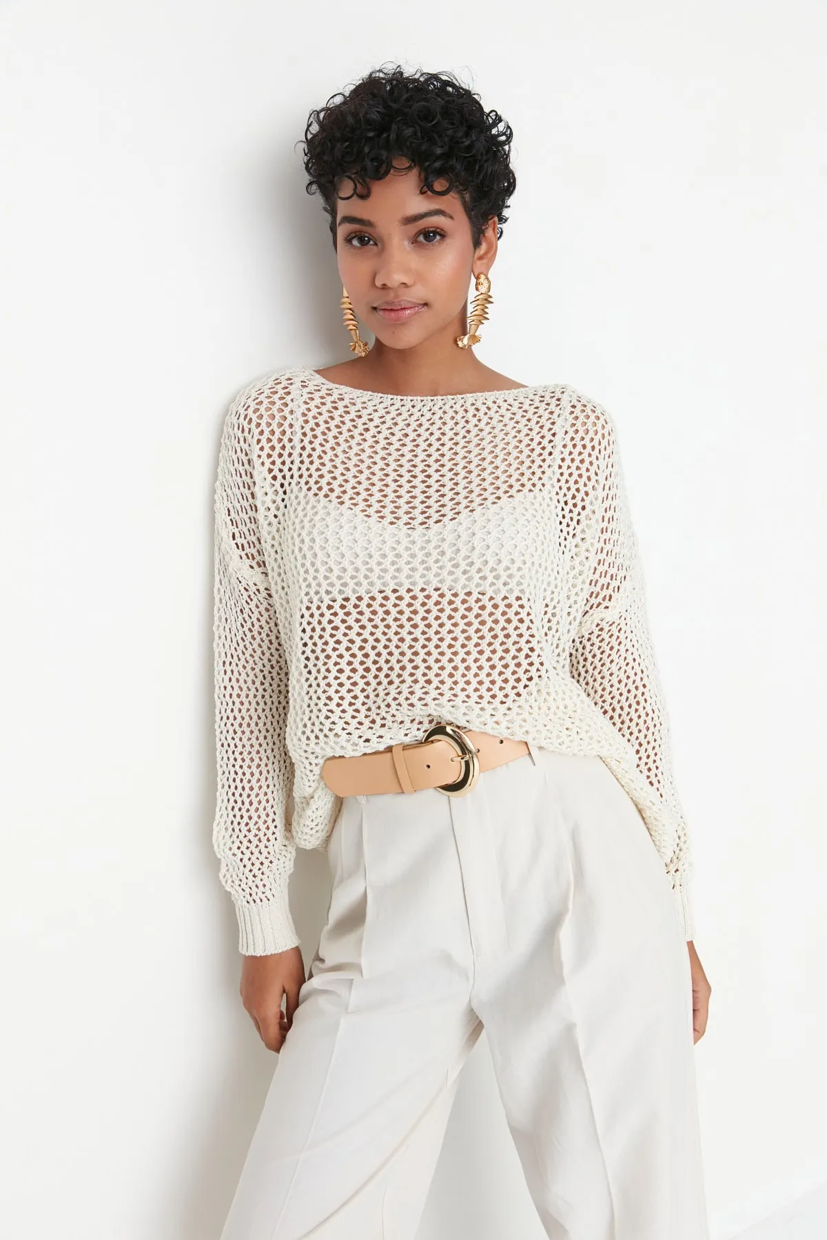 Trendyol Collection  Ecrufarbener, extra weiter Baumwoll-Strickpullover mit Lochmuster TWOAW20FV0184