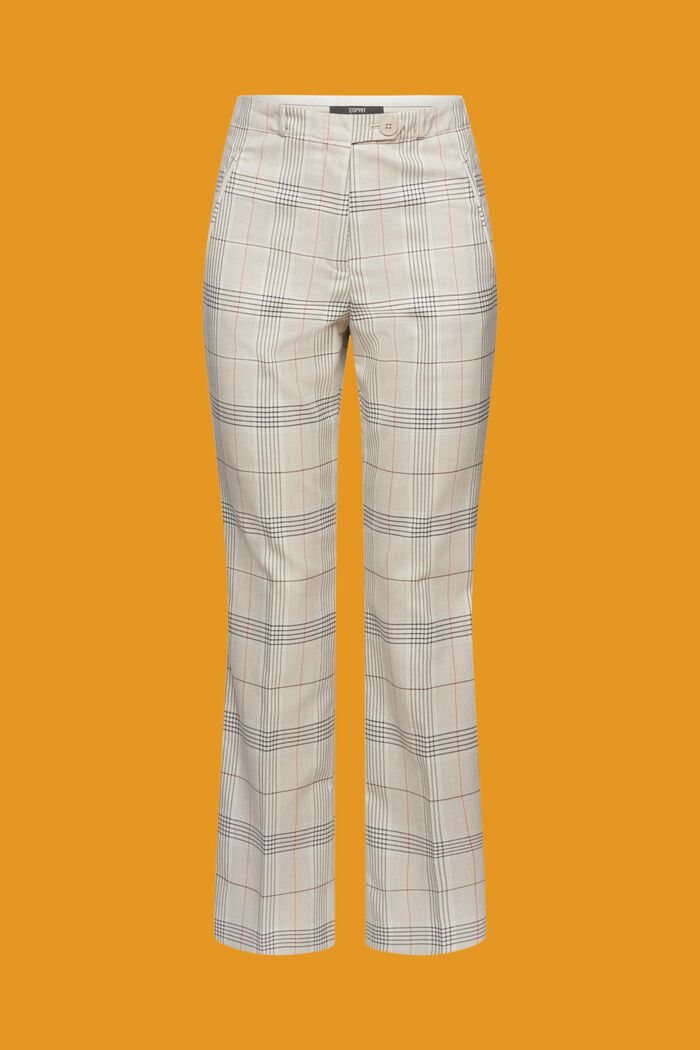 Verkürzte Karohose mit ausgestelltem Bein