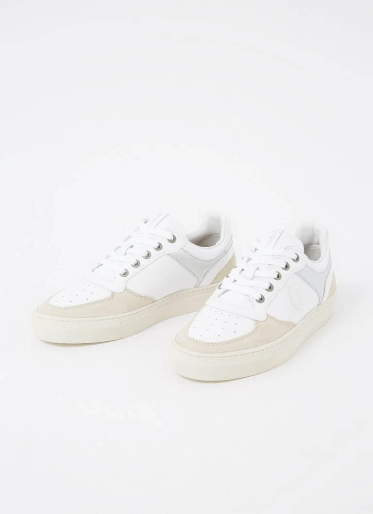 Το Ba&sh Crush Low είναι ένα χαμηλό δερμάτινο sneaker με σουέτ λεπτομέρειες.