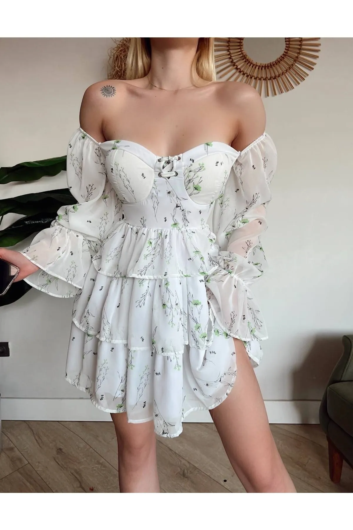 MY BELLA BUTİK  Chiffonkleid mit minimalistischem Blumenmuster