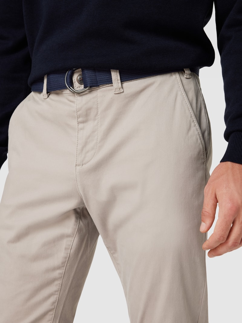 Stoffhose mit französischen Eingrifftaschen in haselnuss braun