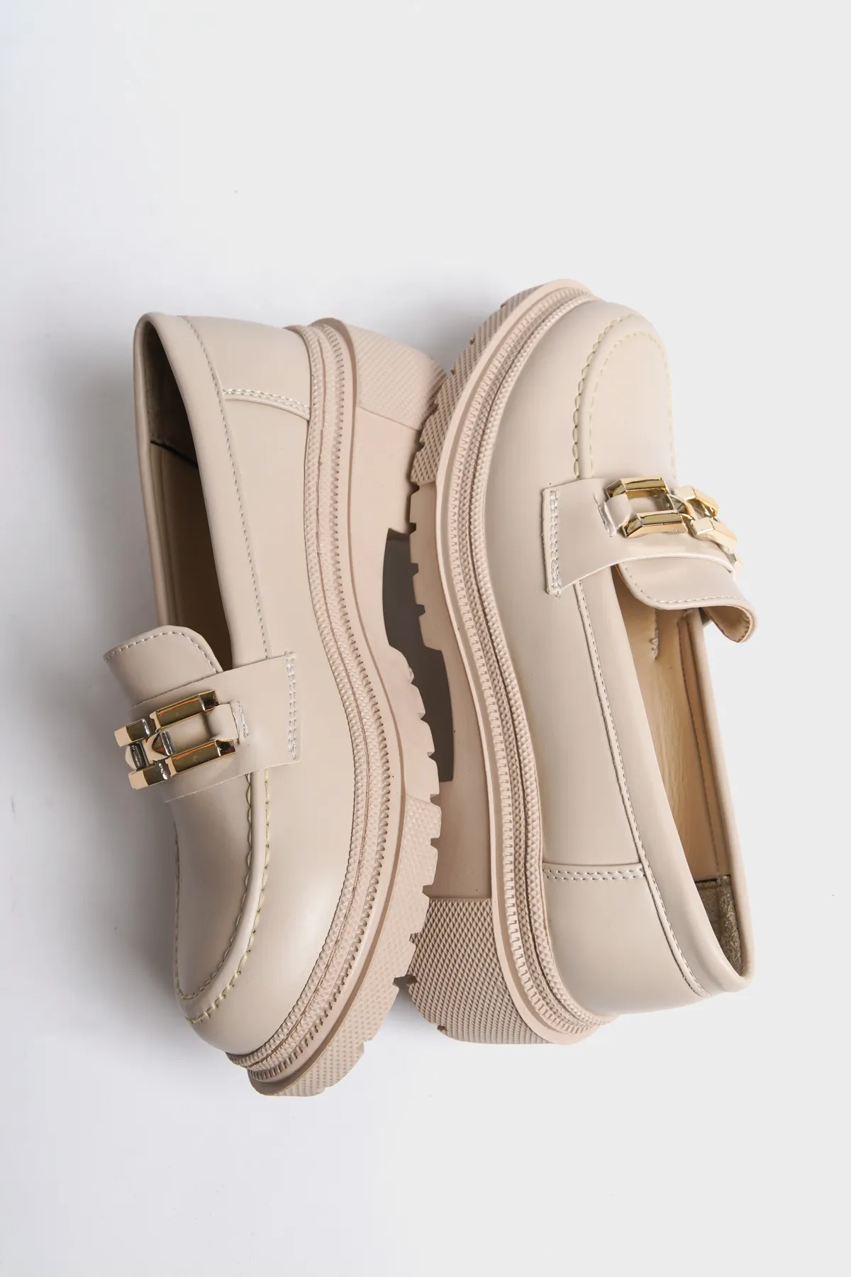 Capone Outfitters  Damen-Loafer mit goldfarbener Schnalle