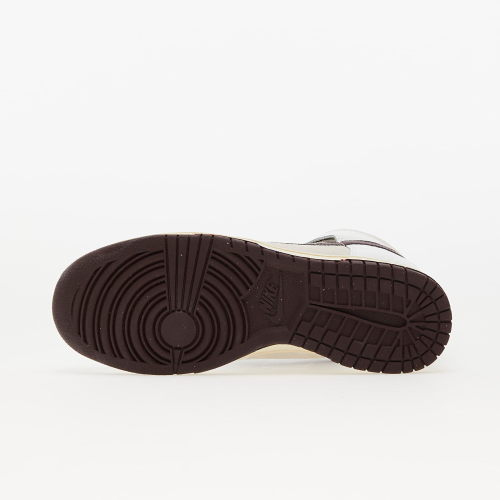Nike Dunk High FB8482-100 / braun