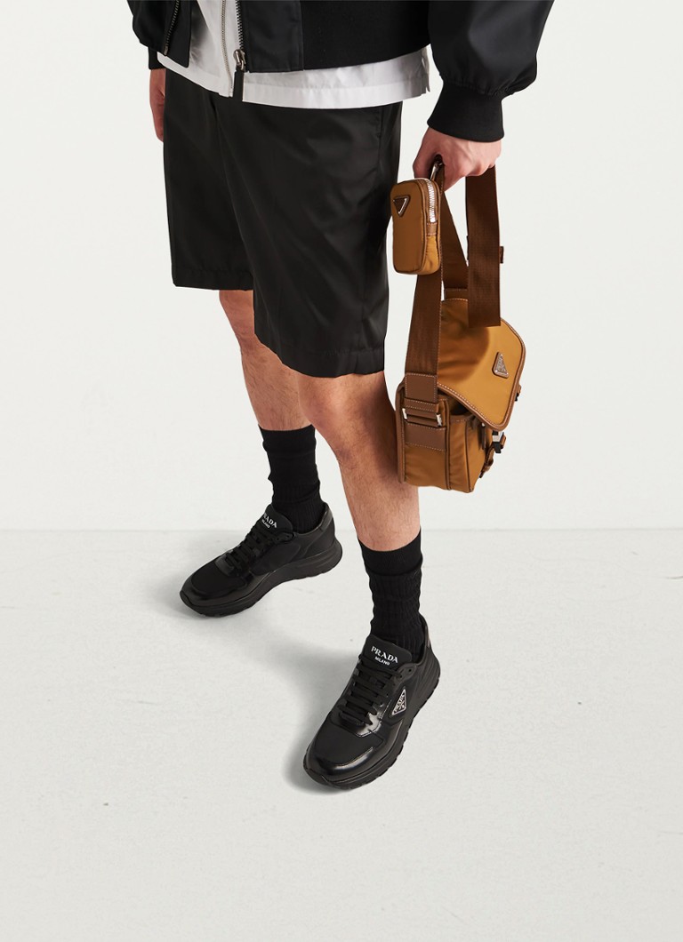 Prada Re-Nylon -lenkkarit nahkayksityiskohdilla ja logolla