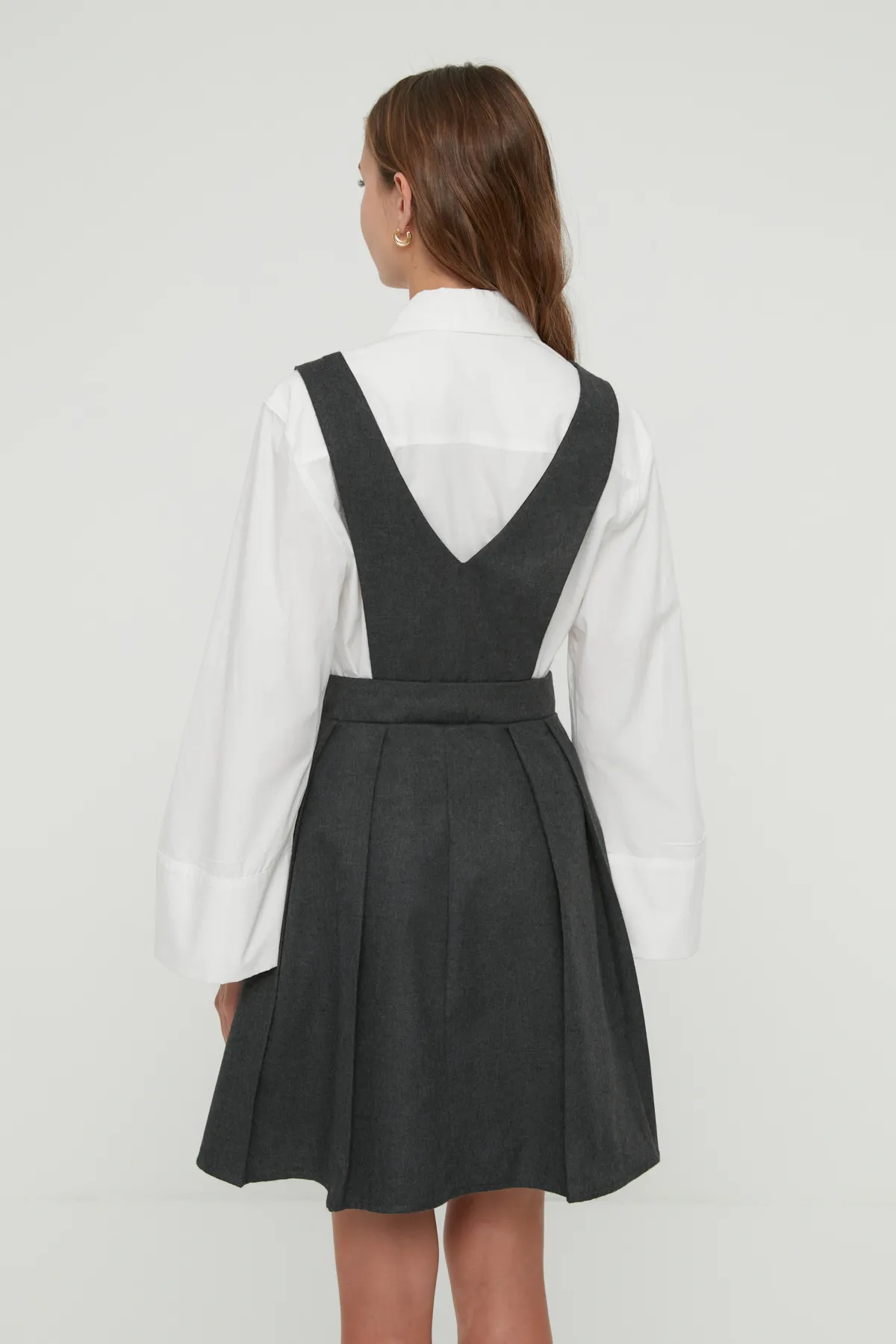 Trendyol Collection  Anthrazitfarbenes Mini-Webkleid mit Trägern TWOAW21EL1163