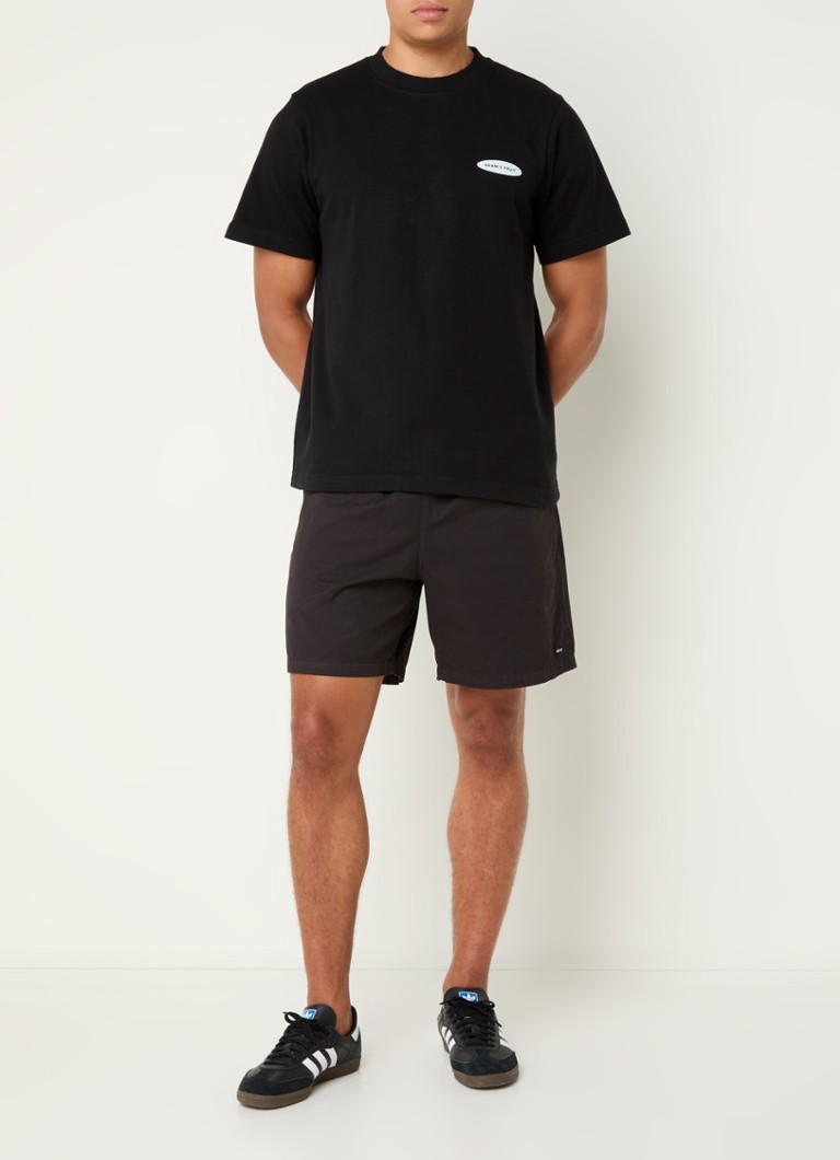 Tricou Bram's Fruit cu logo și imprimeu pe spate.