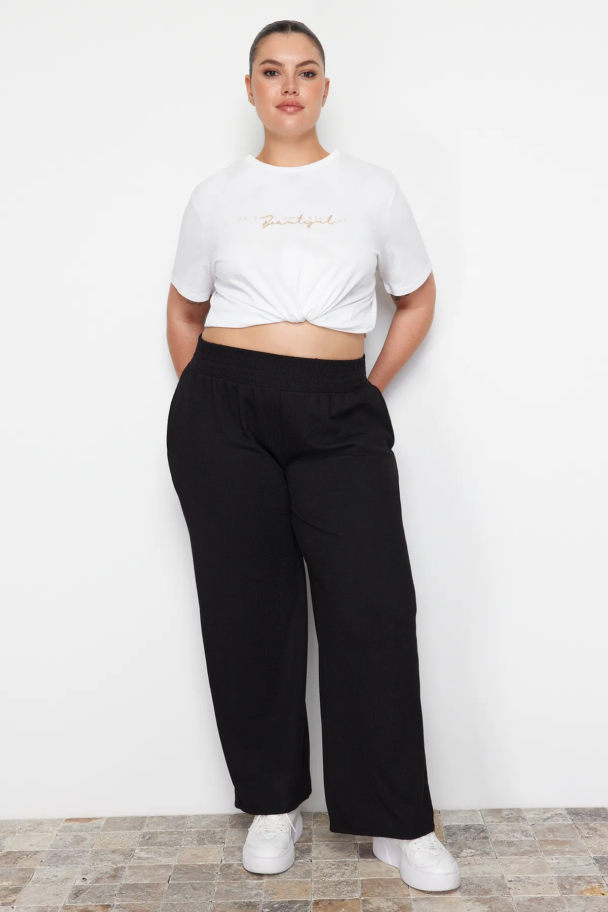 Trendyol Curve  Schwarze Strickhose mit hoher Taille TBBAW24AR00018