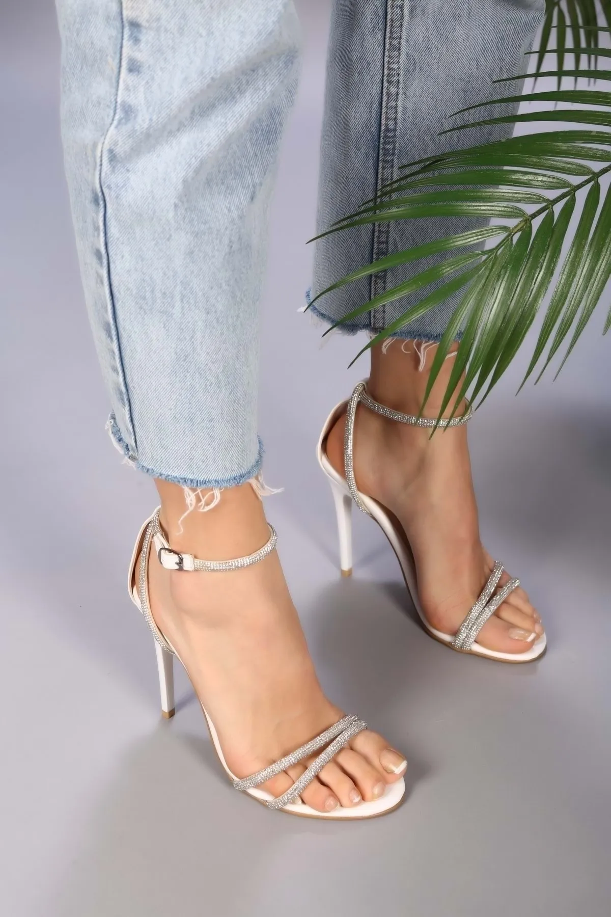 Shoeberry  Weiße Stivali-Schuhe mit geripptem Steinabsatz für Damen