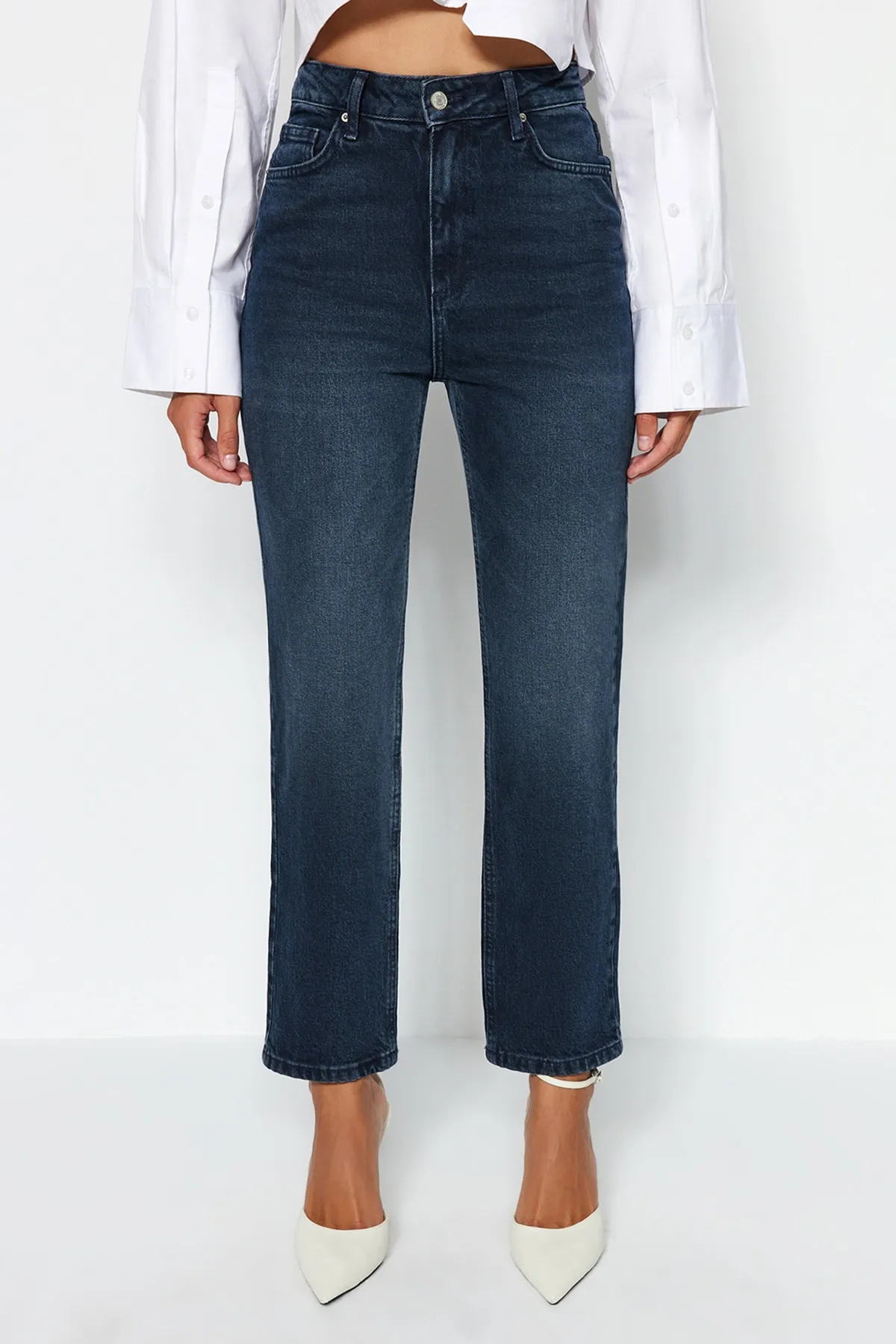 Trendyol Collection  Mitternachtsblaue bequeme gerade Jeans mit hoher Taille TWOAW24JE00091