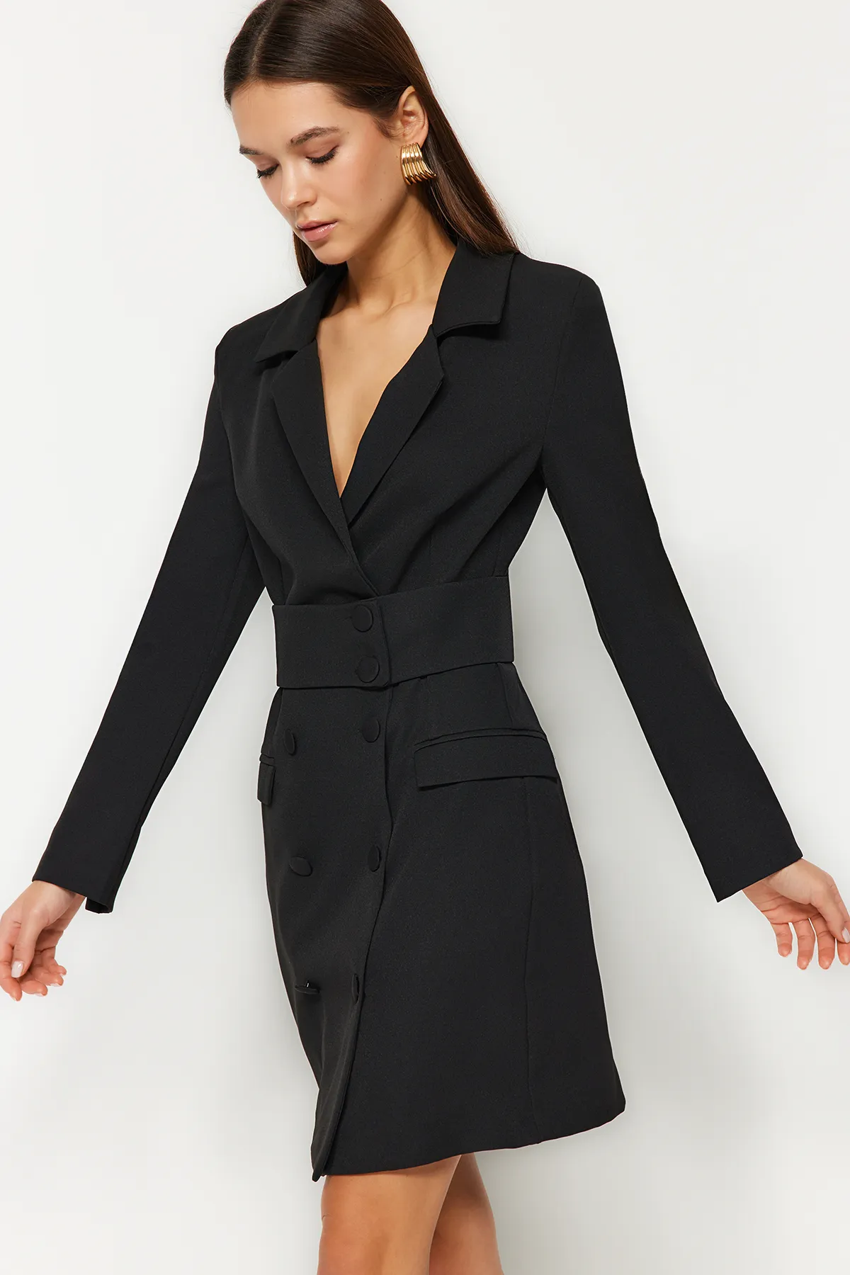 Trendyol Collection  Schwarzes Mini-Webkleid mit gewebten Knöpfen und Gürtel TWOAW24EL00497