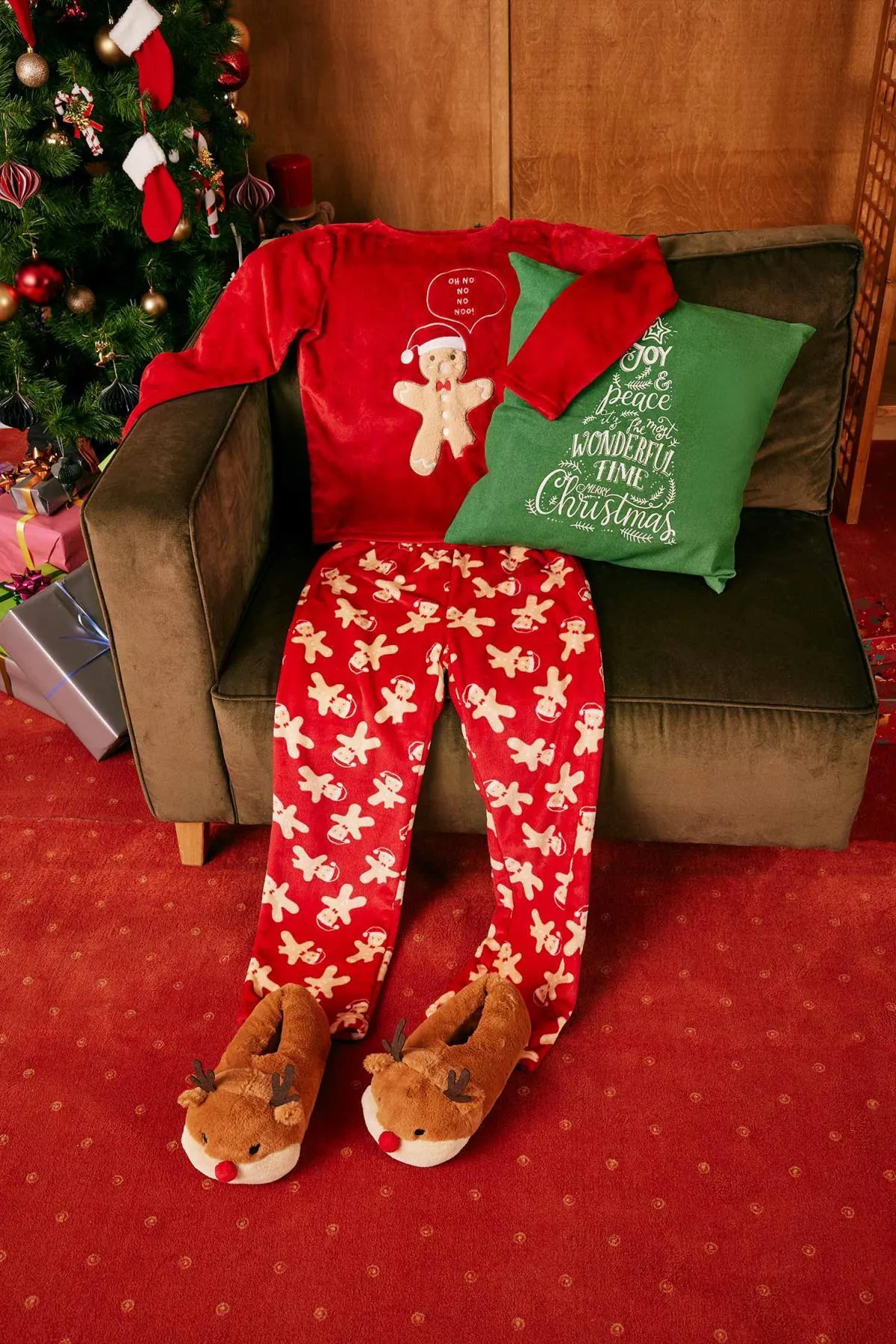 DeFacto  Verlieben Sie sich in ein weihnachtliches Pyjama-Set aus Fleece mit langen Ärmeln, A3369ax23wn