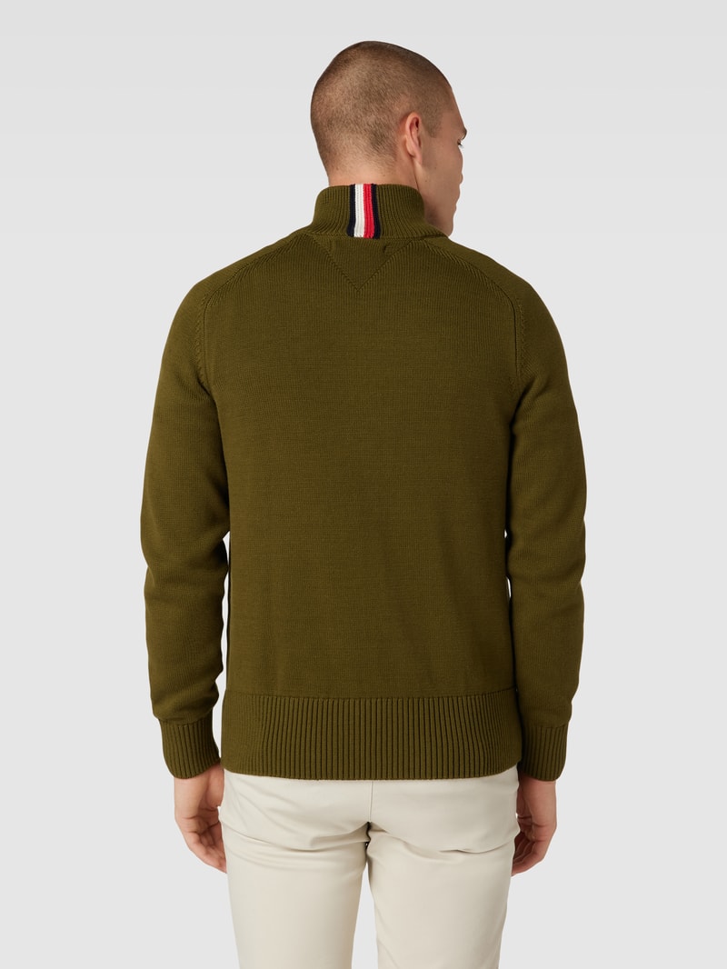 Strickjacke mit Label-Stitching Modell 'MONOTYPE' in olivgrün