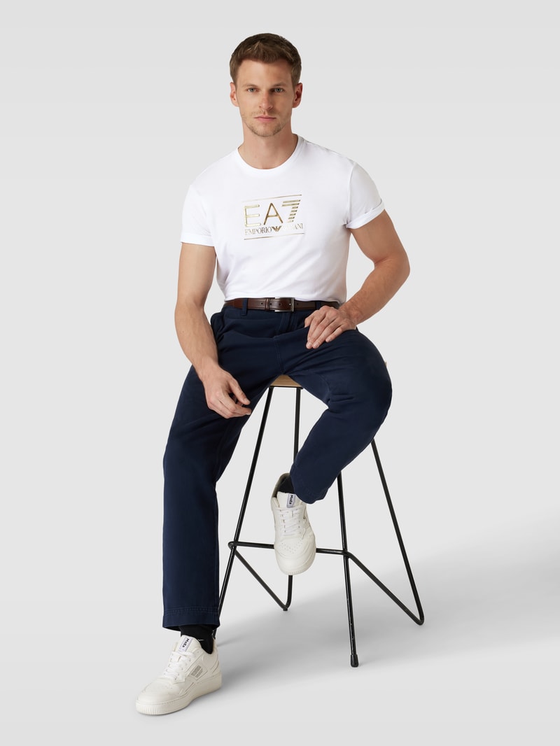T-Shirt mit Rundhalsausschnitt und Label-Print in weiß