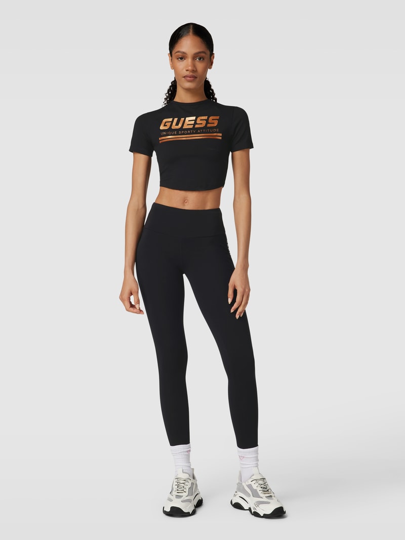 Crop T-Shirt mit Label-Print Modell 'AGGIE' in schwarz