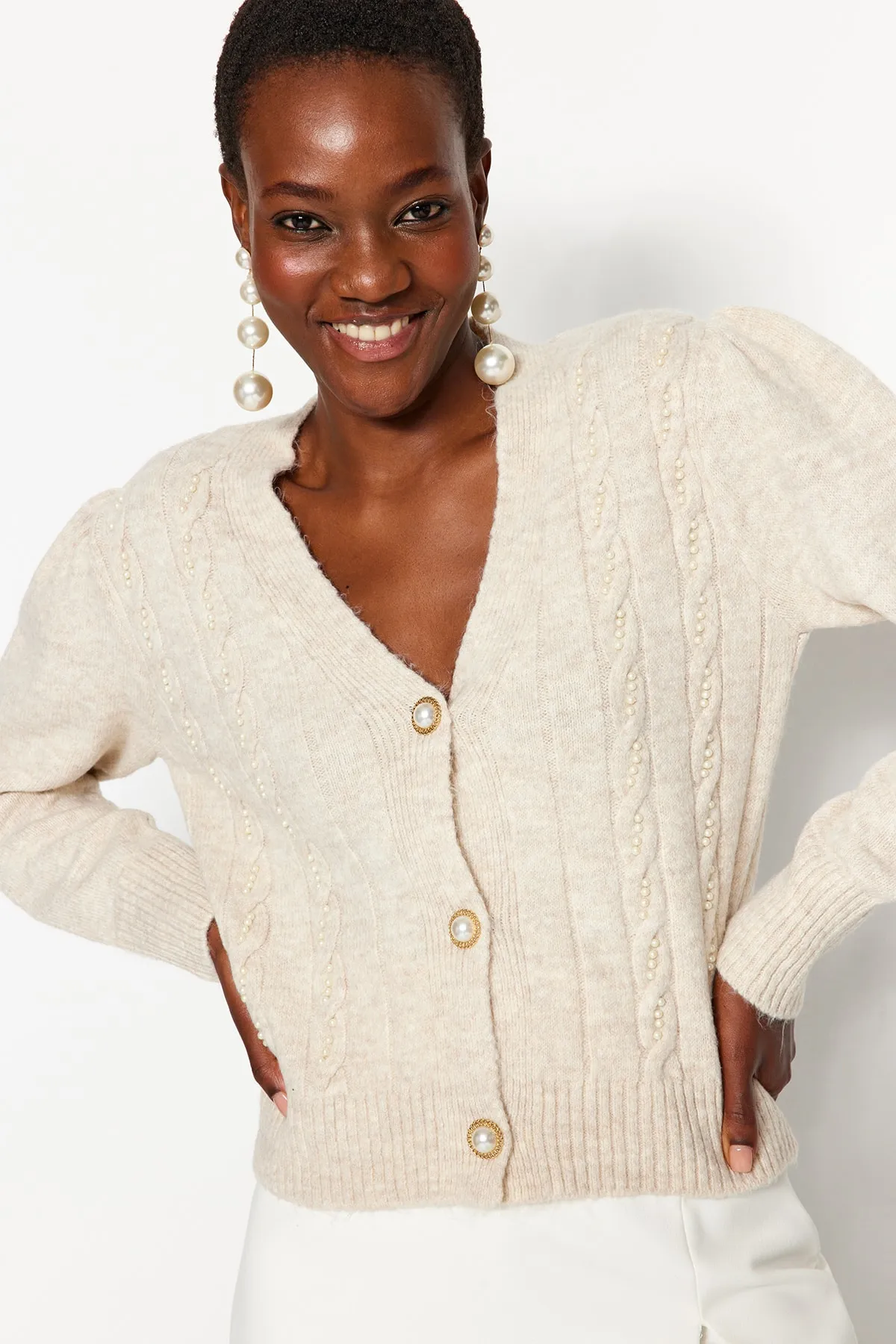 Trendyol Collection  Steinweiche, strukturierte Strickjacke mit Stickerei-Details TWOAW24HI00267
