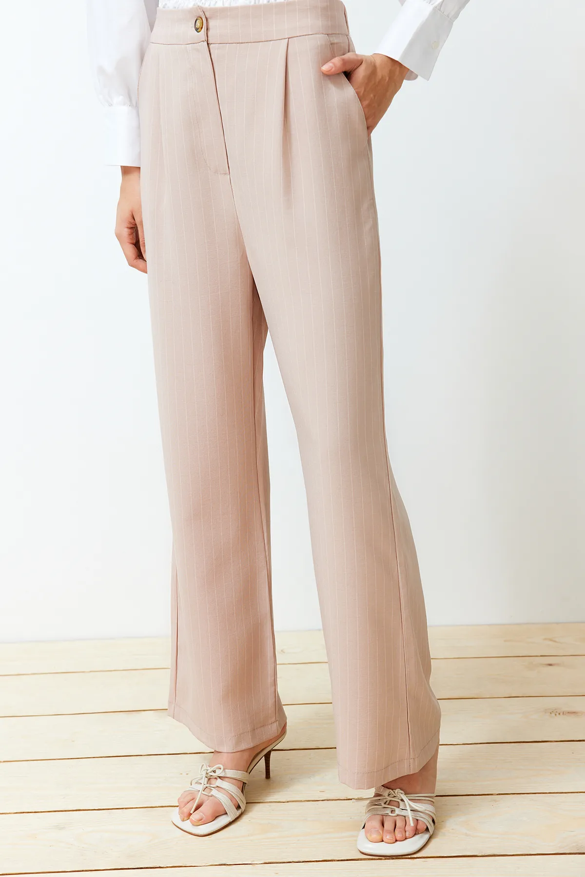 Trendyol Modest  Steinfarbenes Set mit zweireihiger Weste und Hose aus gewebtem Unterteil und Oberteil TCTSS24US00032