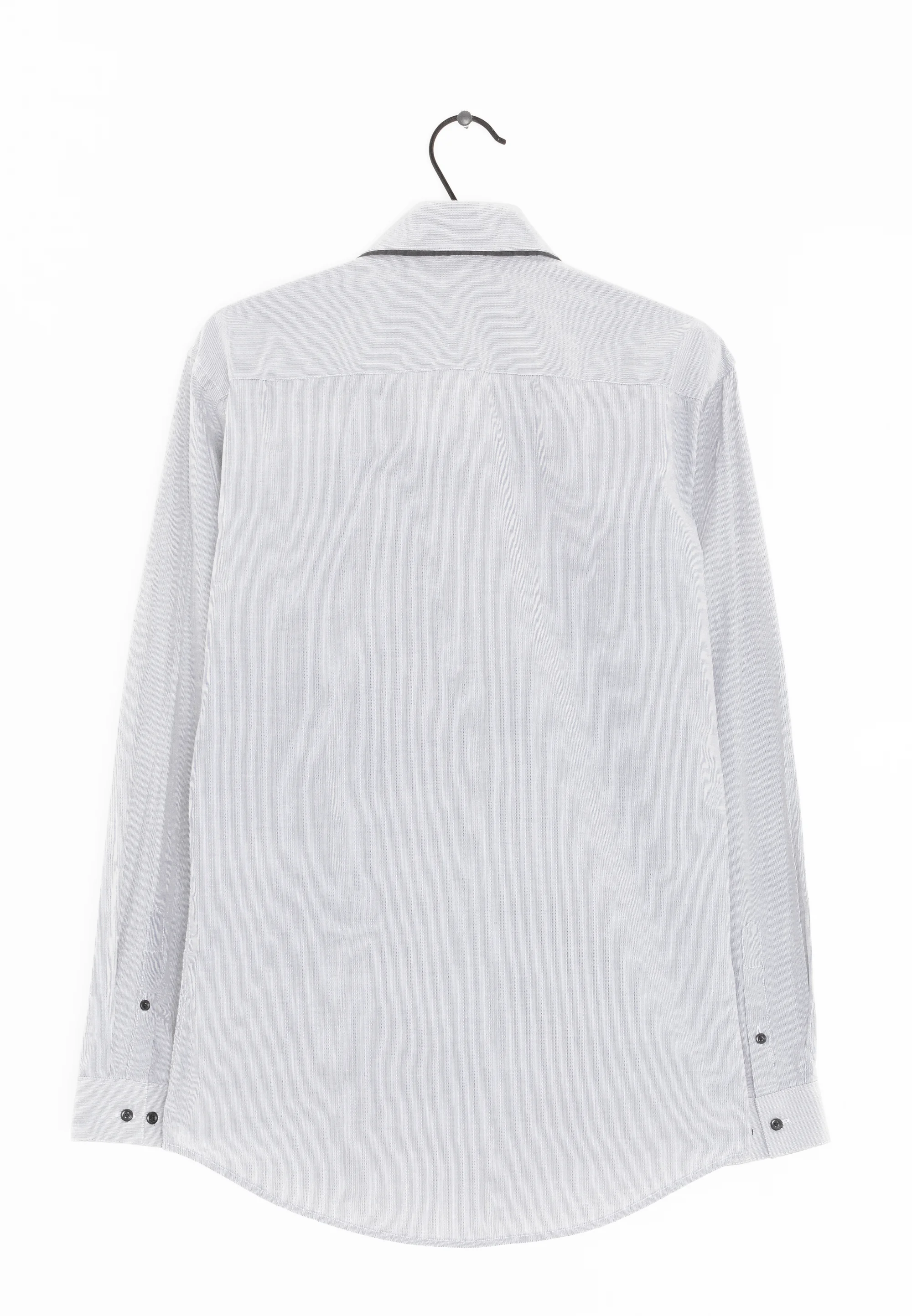 Próxima camisa elegante