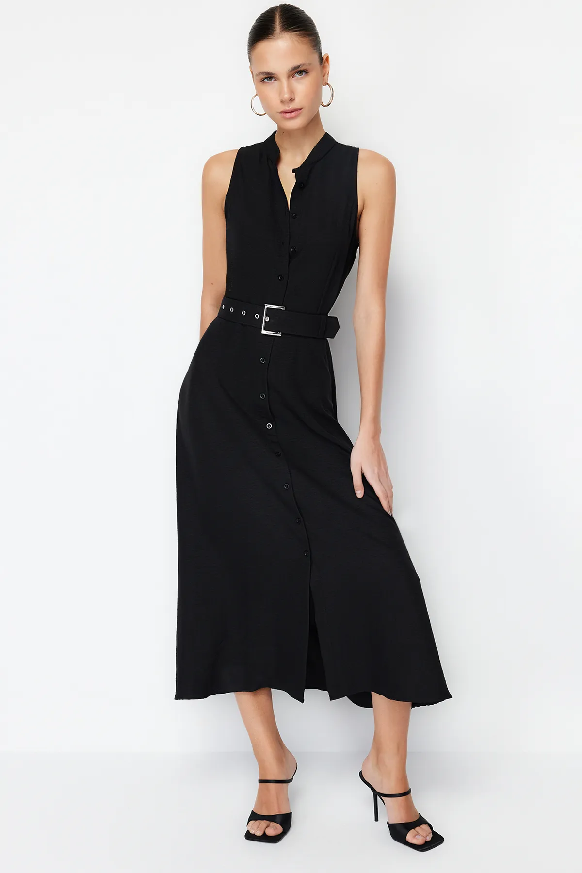 Trendyol Collection  Schwarzes gewebtes Midi-Hemdkleid mit Gürtel TWOSS23EL01628