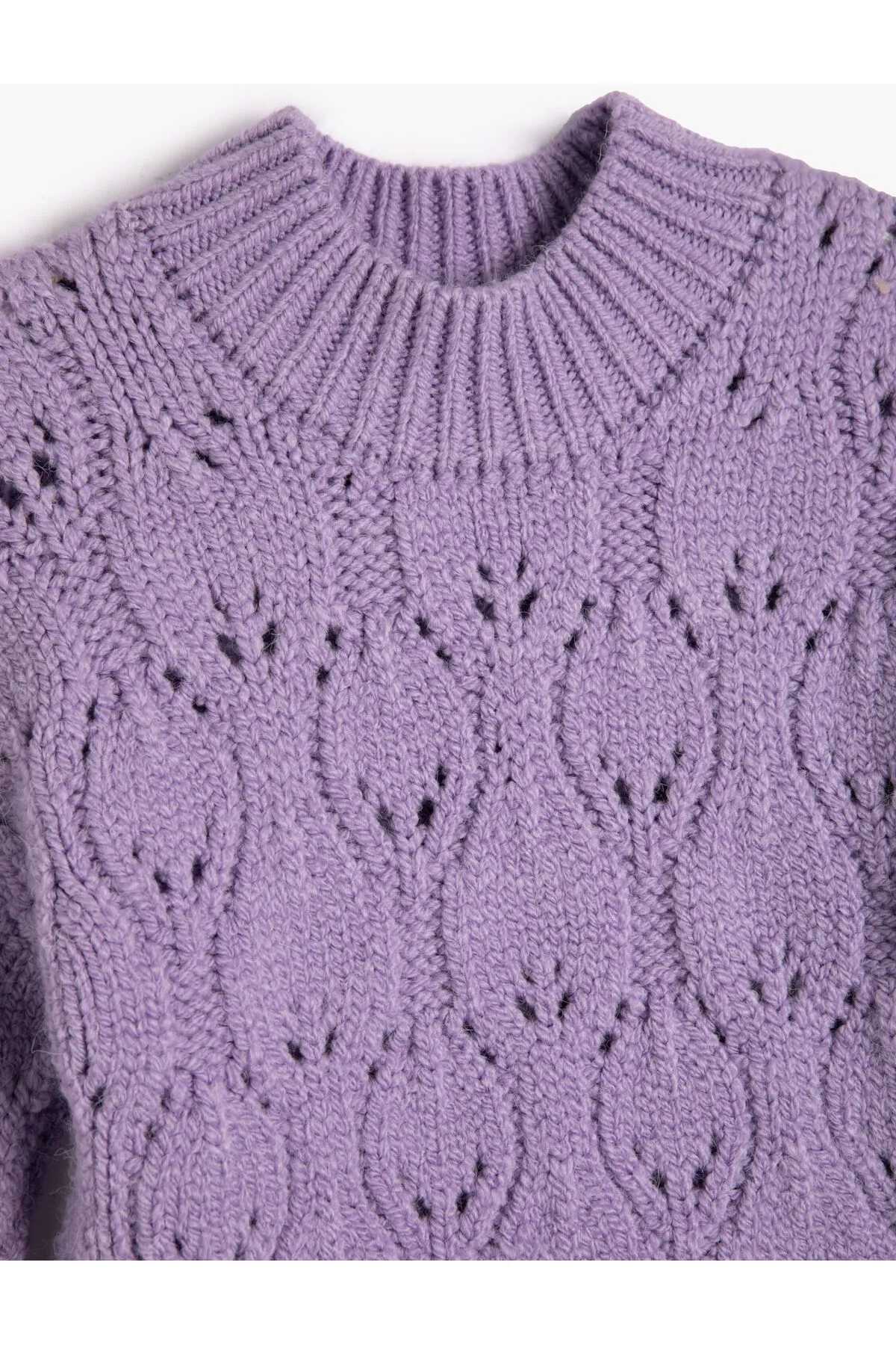 Koton  Gestrickter Pullover mit durchbrochenem Rundhalsausschnitt, langen Ärmeln und weicher Struktur