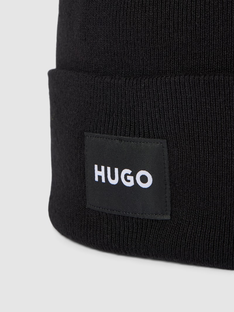 Beanie mit Label-Patch Modell 'Xevon' in schwarz