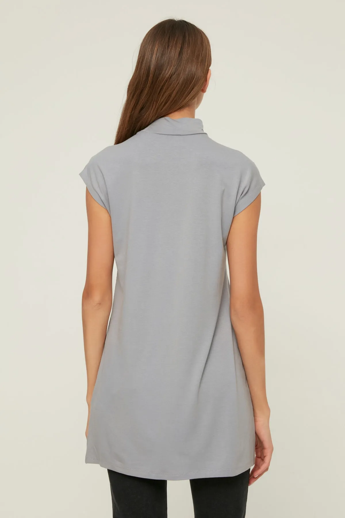 Trendyol Modest  Schwarz-Graues 2er-Pack ärmellose Unterwäsche-Liner-Tunika mit Stehkragen TCTSS21UK0033