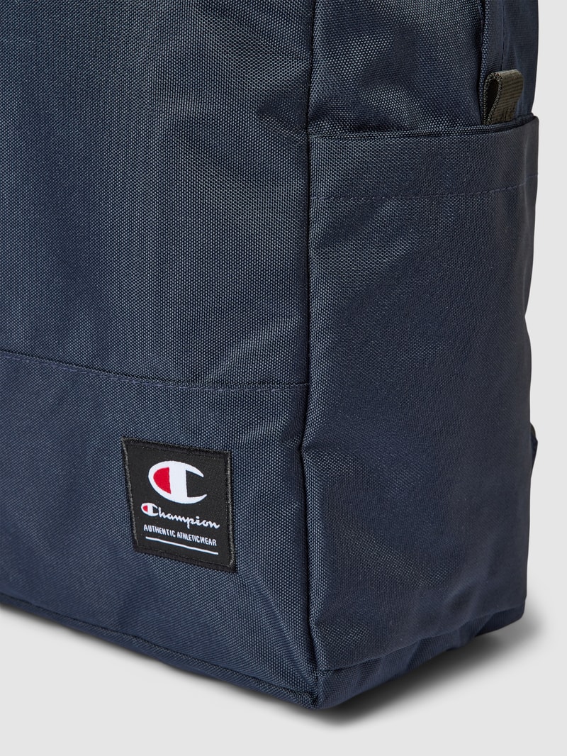 Rucksack mit Label-Patch in marineblau