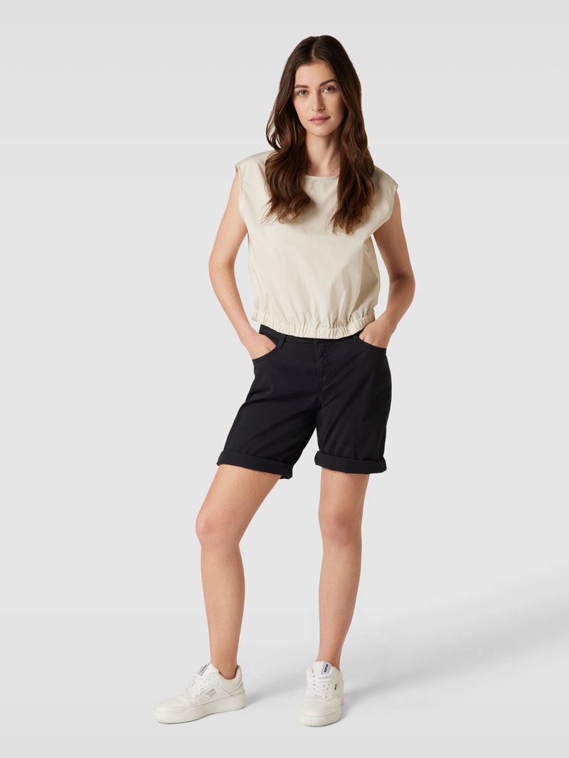 Bermudas mit seitlichen Eingrifftaschen in schwarz
