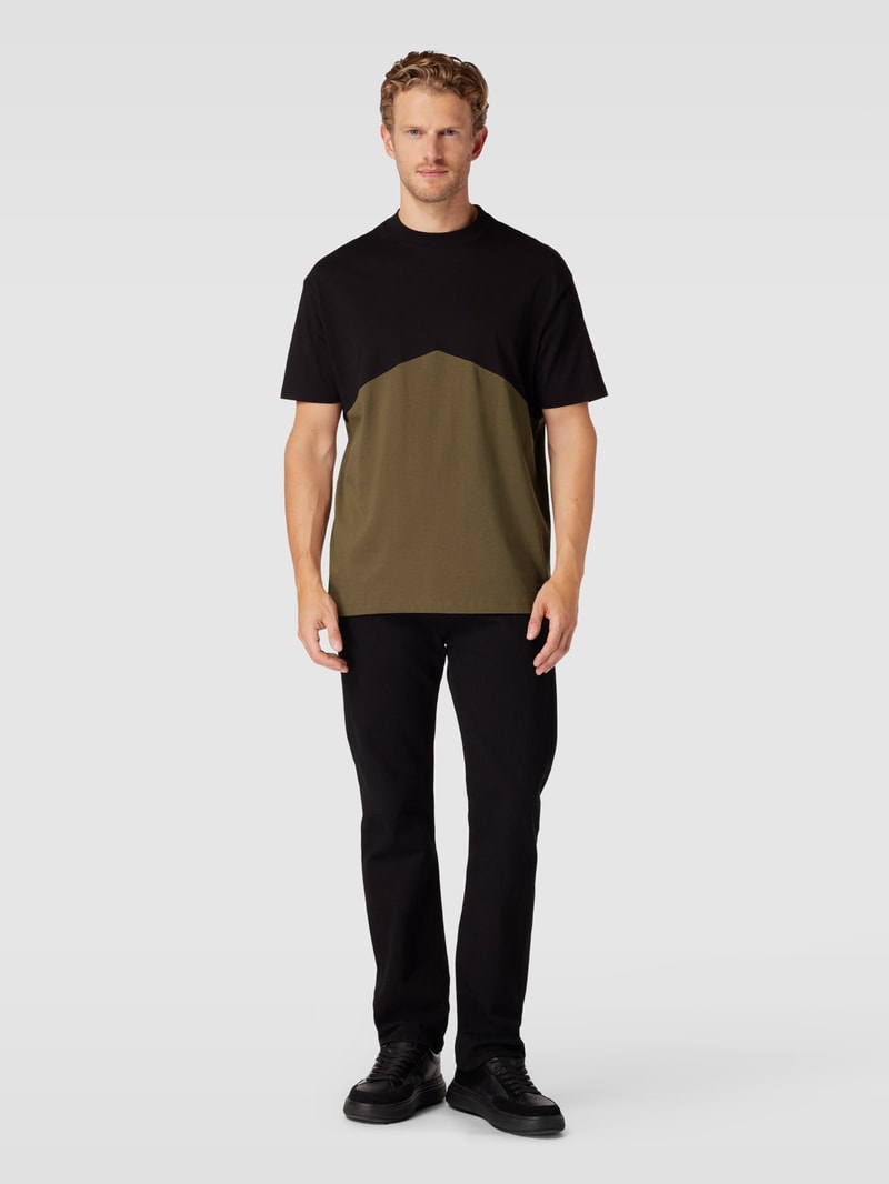 T-Shirt mit Label-Detail in schwarz