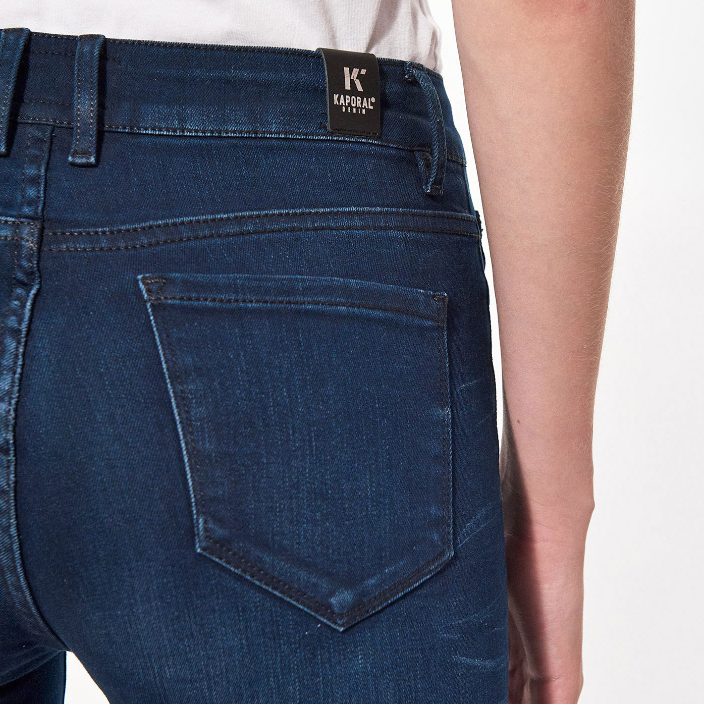 JENAA  Jean bleu délavé & effet froissé, coupe skinny