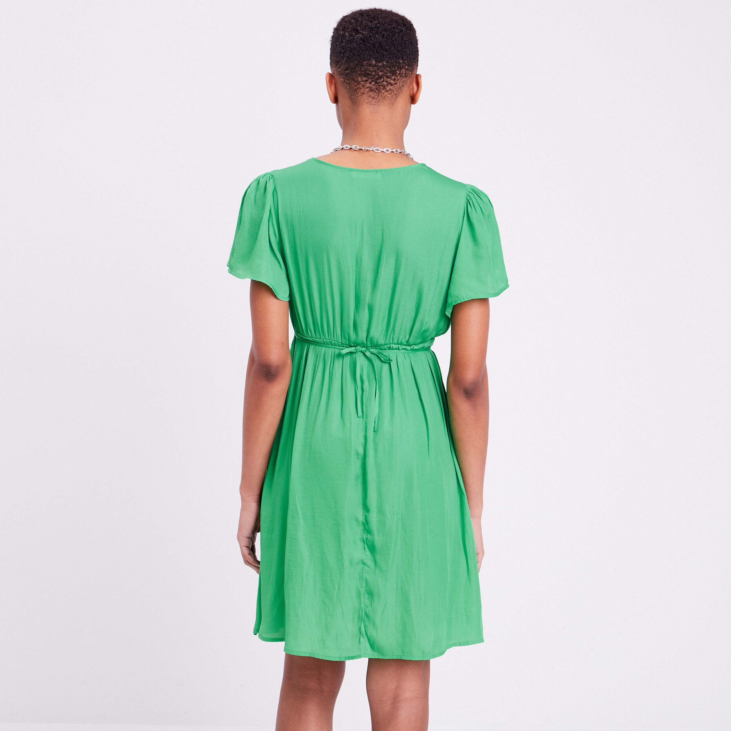 Robe cintrée satin col en V vert femme | Cache Cache