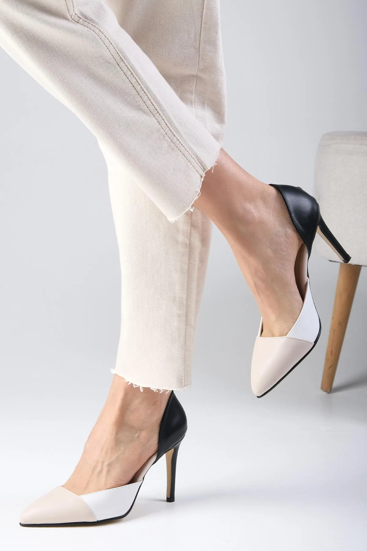 Mio Gusto  Brien Nude, Weiß und Schwarz Farbkombination Damenschuhe mit Stiletto-Absatz