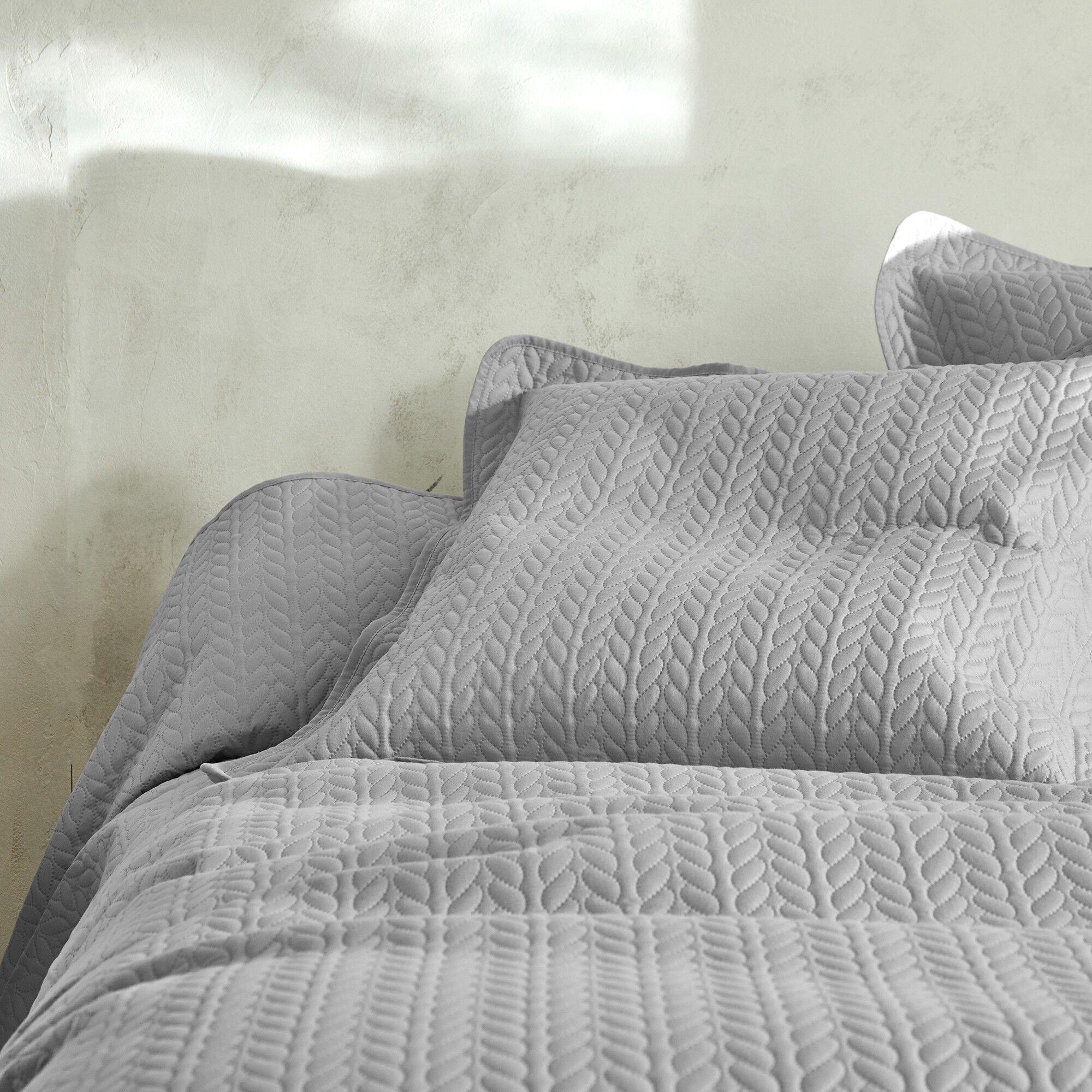 Couvre-lit matelassé microfibre motif géométrique