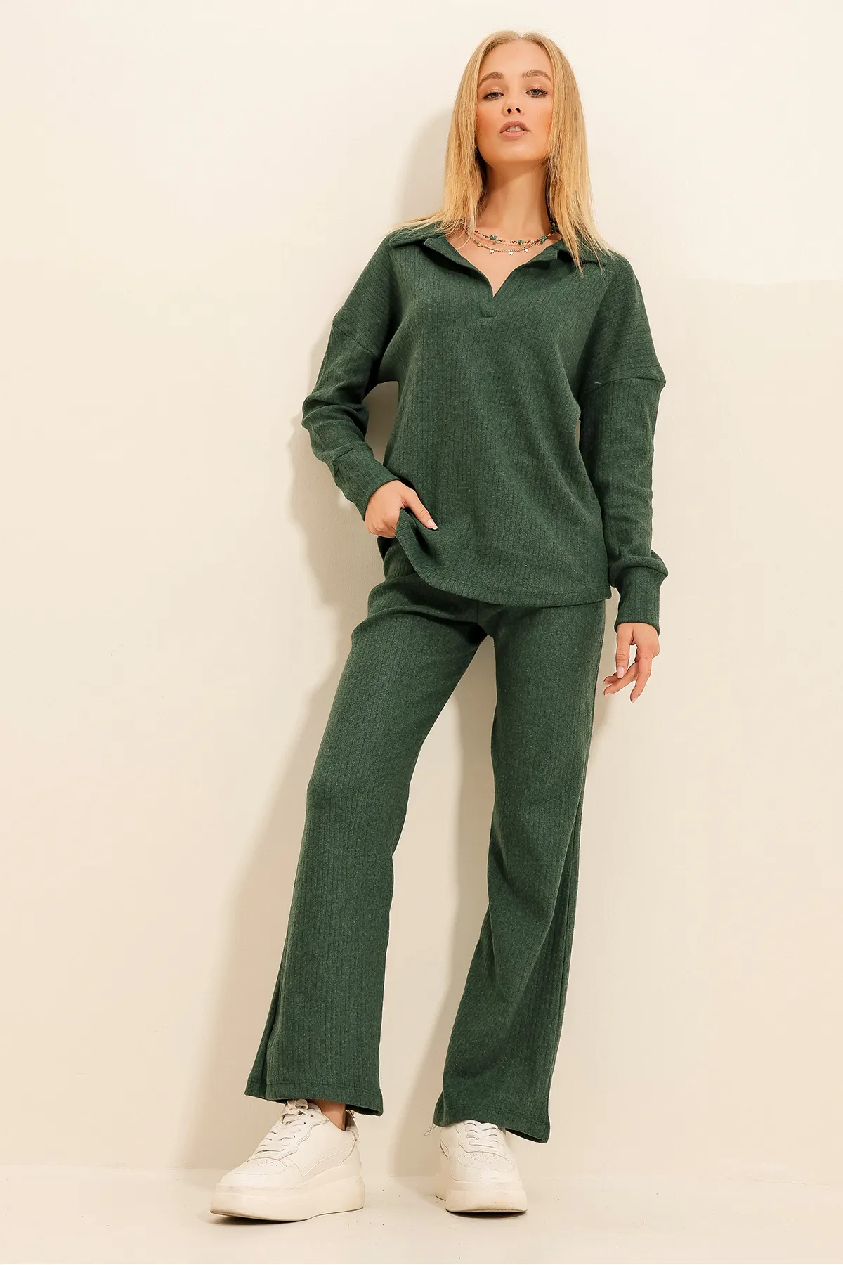 Trend Alaçatı Stili  Walnussgrünes Polo-Top und Palazzo-Hose für Damen aus Strickober- und -unterteil im Set ALC-796-001