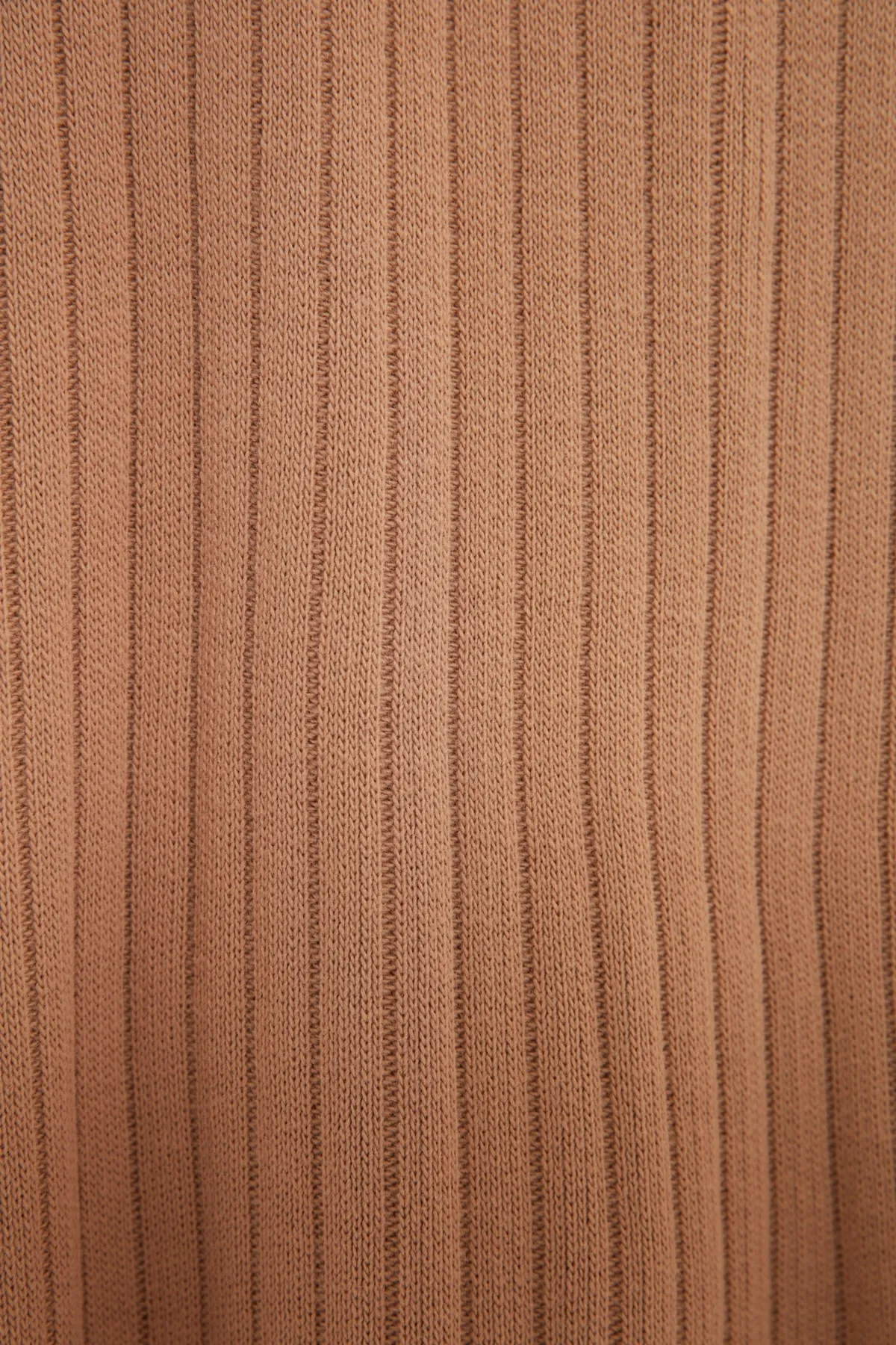Trendyol Modest  Kamelfarbener Strickanzug mit Stehkragen und Farbblockdesign aus Kordelzug und Pullover-Hose TCTAW22US0080