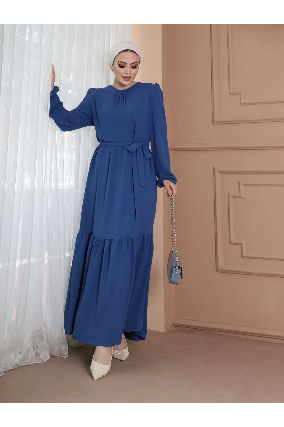 VOLT CLOTHİNG  Ayrobin-Kleid mit Gürtel und Rüschendetail am Kragen