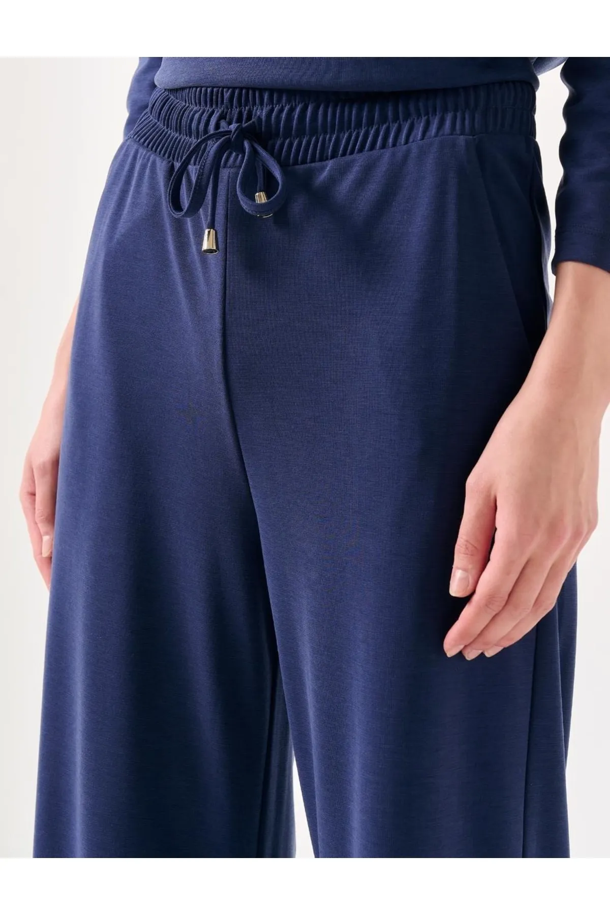 Jimmy Key  Bequeme Jogginghose mit weitem Bein in Marineblau