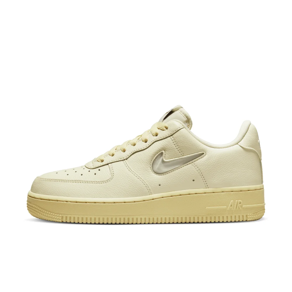 Nike Wmns Air Force 1 07 LX DO9456-100 / weiss