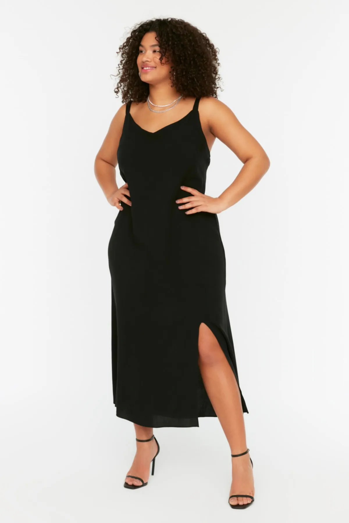 Trendyol Curve  Schwarzes gewebtes Schlitzkleid TBSSS22EL1094