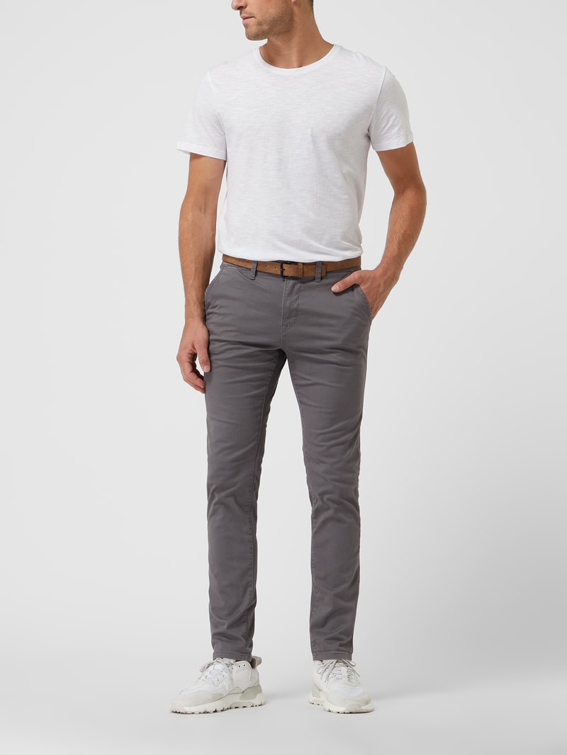Slim Fit Chino mit Gürtel in mittelgrau