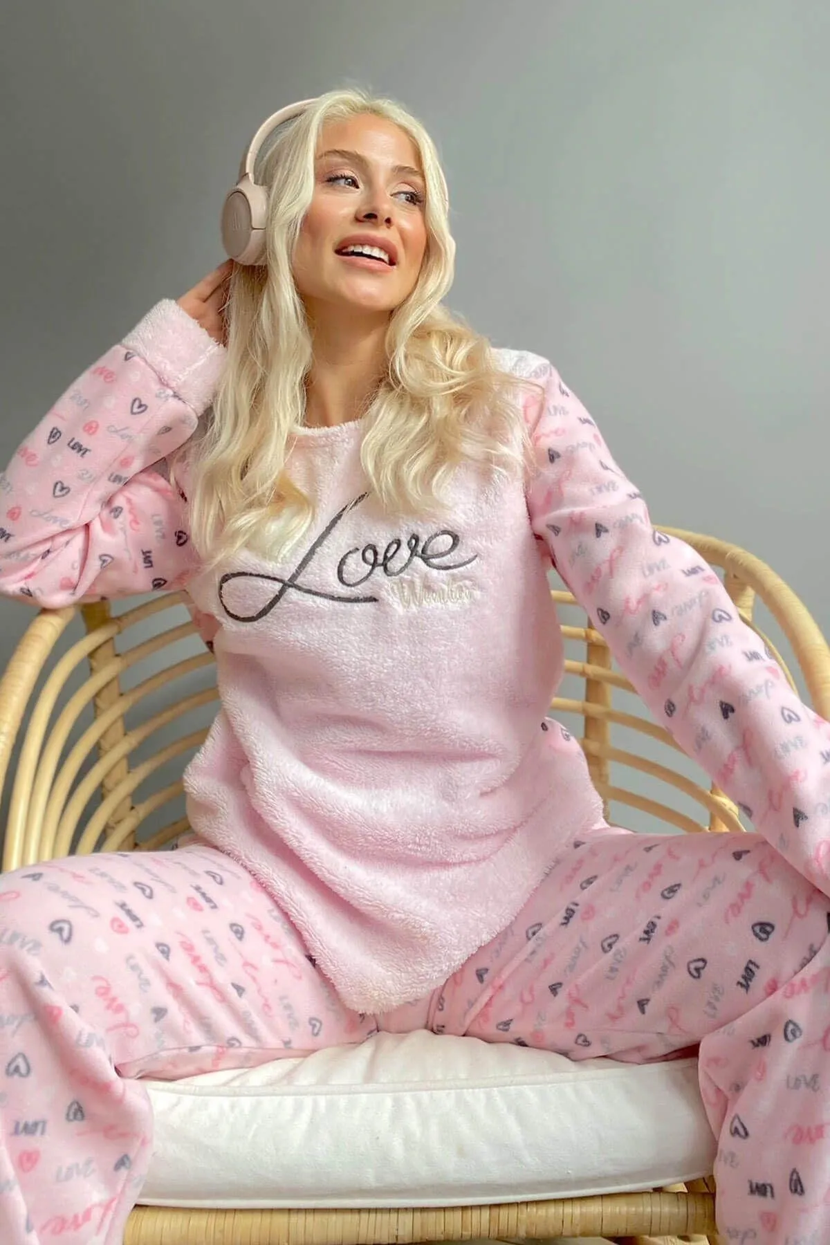 Pijamaevi  Puderrosa Love Winter gemustertes Plüsch-Pyjama-Set für Damen