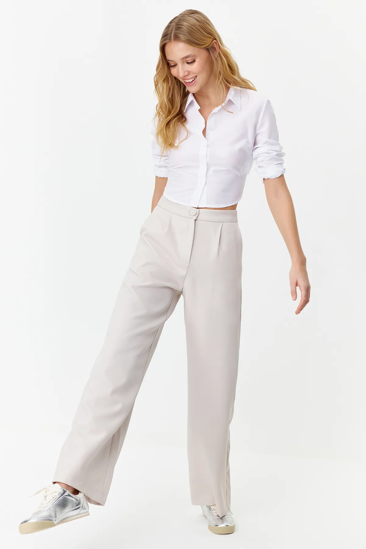 Trendyol Collection  Graue, plissierte Webhose mit weitem Bein TWOSS21PL0189