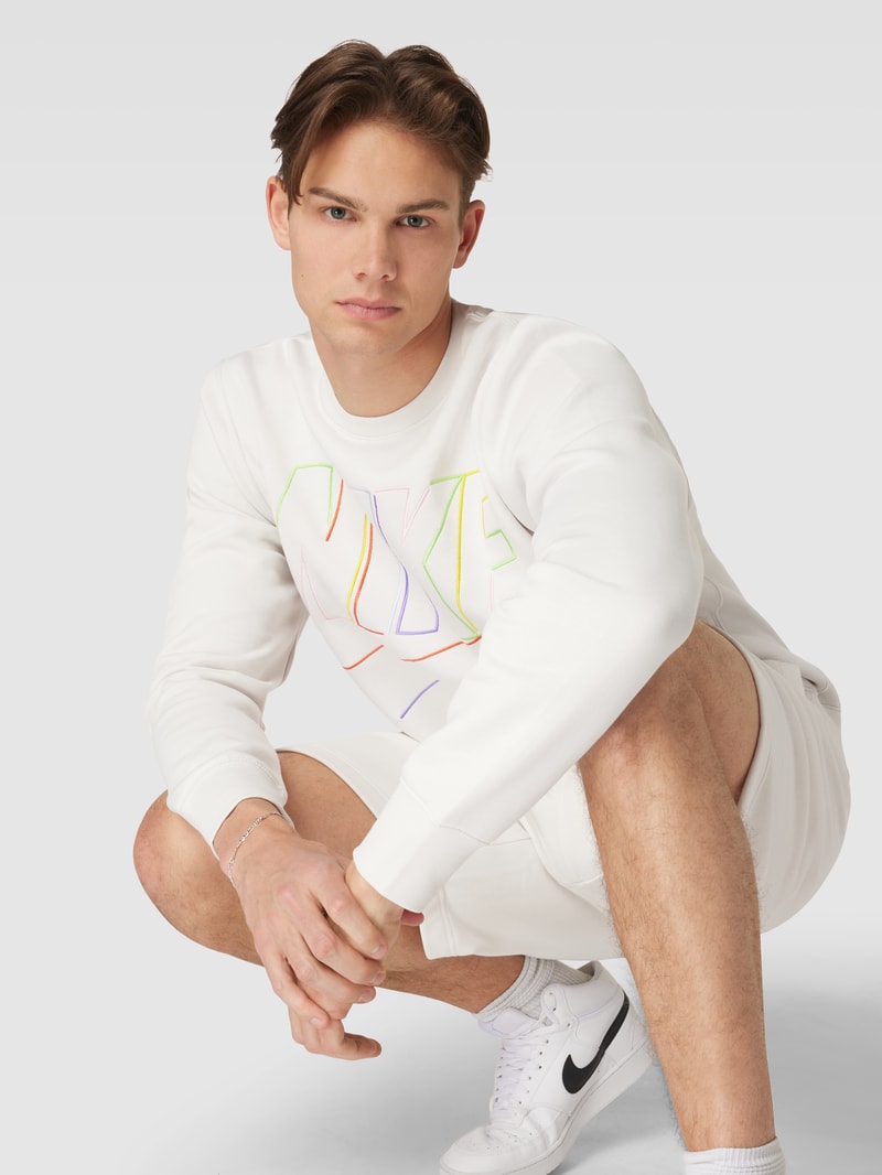 Sweatshirt mit Rundhalsausschnitt in offwhite