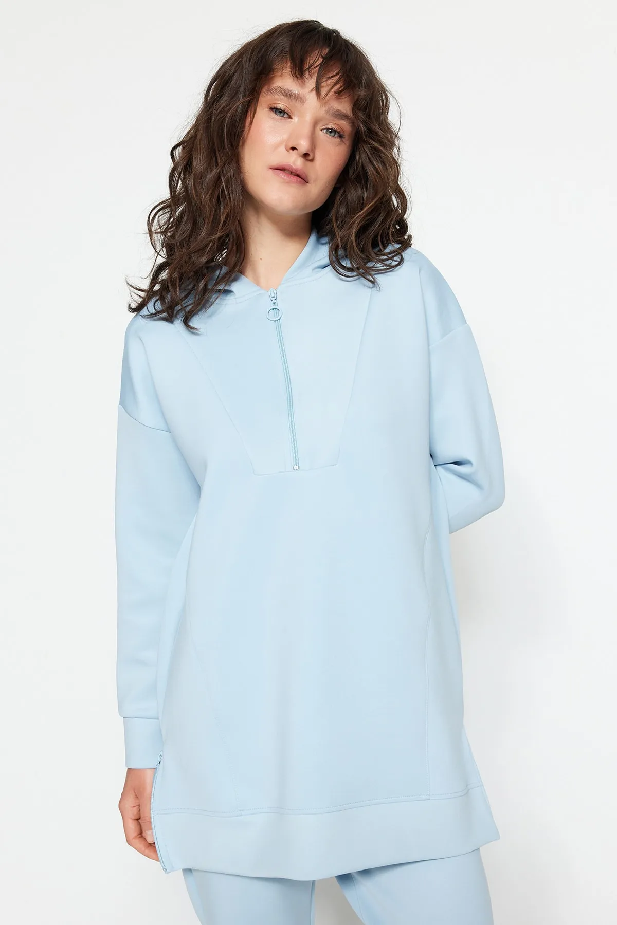 Trendyol Modest  Hellblaues, weich strukturiertes Scuba-Strick-Trainingsanzug-Set mit Reißverschluss vorne TCTSS23EN00005