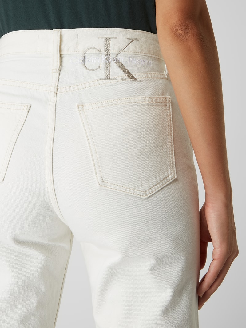 Mom Fit Jeans aus Baumwolle in offwhite